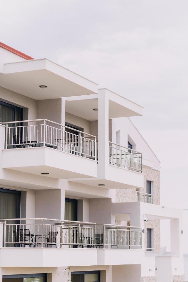 Blue Stone Luxury Suites Лименария Екстериор снимка